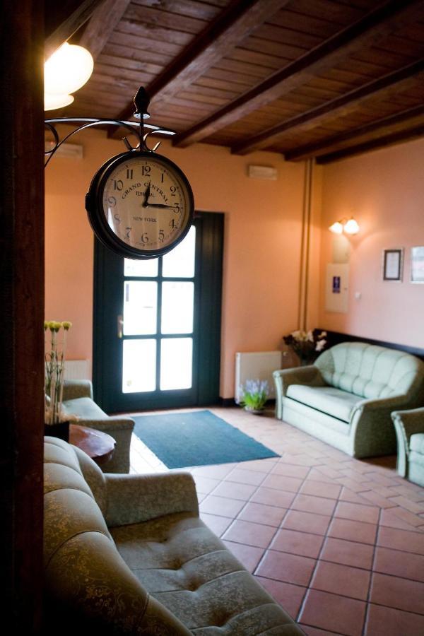 Hotel Maly Mlyn Stargard Szczecinski Bagian luar foto